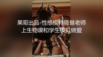 国人奶妈小孩不大的美少妇，直播赚钱小孩还在一边捣乱，特写掰穴，逼洞很大还很粉