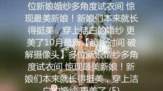  气质甜美短发小姐姐！苗条身材贫乳！吊带黑丝袜美腿，扭腰摆臀风骚，炮友扶腰站立后入