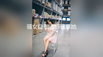 来两个妹子留一个手指扣逼，后入抽插正对脸拍摄抬腿侧入猛操