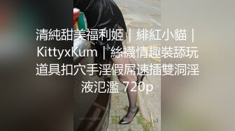 商场女厕近距离欣赏 形体教练冲劲十足的窄小洞口 喷出一条直线