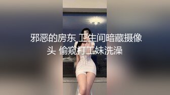 【反差少婦】富婆私下是個騷M，花錢養著兩個男模還要給他們喝尿舔腳，被操到噴水