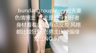 酒吧女厕手电补光连拍三位位美女的多毛小黑鲍