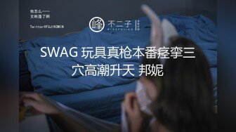 裙装妹子不穿内裤，这情景刺激淫荡