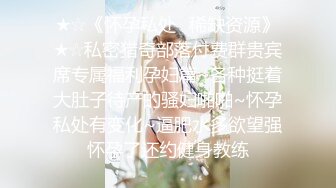 良家小姐姐换上丝袜圆润美臀长腿，抠穴眉头紧锁好享受