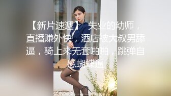 合租房冒死在门帘上小洞偷窥 对门的美女洗澡