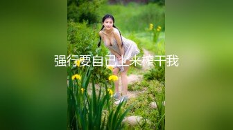   眼镜小哥趁父母不在家和萝莉女友在家里啪啪不停