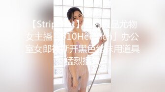 纯欲系颜值美少女，衬衣没穿内裤，张开双腿扣骚穴，怼入小穴自己动，第一视角抽插，干的妹妹爽翻