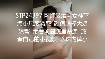 胖子在车内怎么操都不得劲 最后套套还被逼夹住了 对白笑到喷