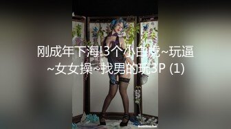 游乐场女厕全景偷拍三位女网红直播打卡 关注她后去她朋友圈扒她生活照 (1)