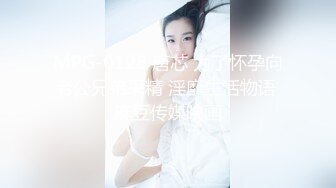 气质高颜值性感美女！外表文静骚的很！拨开内裤摸穴，水超多喷泉一样，假屌骑乘位地上全是水