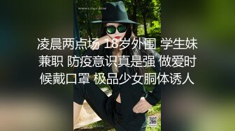 蕾丝花边蓝色小内内看着好清爽 大姐只顾背包没顾上裙底