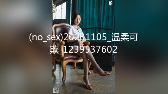 商场女厕全景偷拍制服美女职员的极品小黑鲍