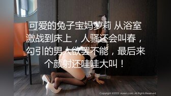 小美女听到要挨操，就迫不及待的去拿套套