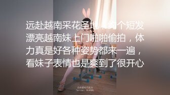 苗条白嫩无毛妹子练裸体瑜伽