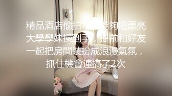 骚女友穿着睡衣就在桌子底下帮我口