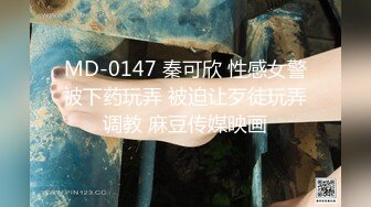 -骚货少妇和网友口交 男的躺在床上享受后入操逼