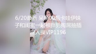 小伙花重金找两个少妇换上黑丝玩双飞简直爽翻了