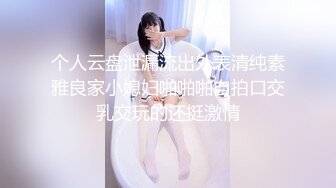 【新片速遞 】  美眉 在沙发上抱着双腿被无套爆菊花 屁眼都操出了大洞洞 姿势还蛮享受 看来经常插习惯了 