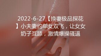  逼毛多多的萝莉小女人全程露脸全方位展示，丝袜诱惑淫声荡语互动撩骚狼友