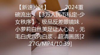 一直躲在卫生间偷偷玩手机的高跟美女