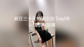  黑丝女技师上钟了，露脸给大哥交大鸡巴，主动上位让大哥捅骚穴，风骚的大屁股标准炮架子让小哥后入干到射