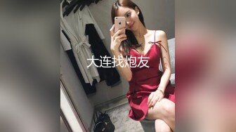  美女模特小姐姐为赚钱下海直播激情秀，黑色网袜跪着深喉插嘴，翘起圆润美臀等待被操