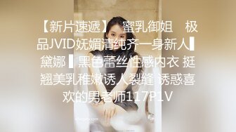  两个女同性恋 全程露脸大秀诱惑狼友 舌吻吃奶舔逼还拿AV棒摩擦 浪荡呻吟表情好骚 穿上假鸡巴内裤开草