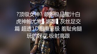 170CM眼镜美妞大战头套男，超细美腿吊带肉丝，毛毛浓密假屌伺候，扶着JB挺入抽送，应观众要求换上黑丝，双腿肩上扛激情爆操