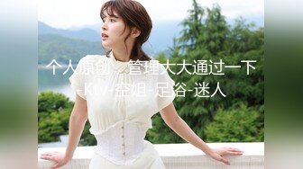 【新片速遞 】 妈妈的乳汁，开档黑丝露脸极品少妇跟大哥激情啪啪，口交足交骚穴特写，各种抽插激情上位，边草边挤奶水刺激