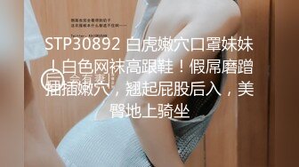 【新片速遞】2022-5-21【91鲍先生探花】眼镜小哥今晚双飞，约两骚熟女操逼，操完一个再换，扶着屁股后入