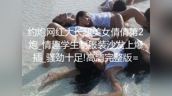 公厕女王 在厕所隔间紫薇喷水不过瘾 还要在大厅里紫薇抽插 骚水狂喷 有人进来就刺激了