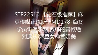 《极品CP魔手外购》色胆包天坑神潜入某公司女厕独占坑位隔板缝中现场实拍超多美女小姐姐方便，脸逼同步前后拍太顶了 (3)