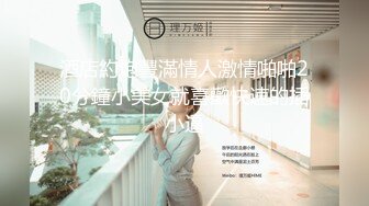 【新片速遞】【烈焰红唇极品网红美女】拨开丁字裤炮友一顿舔逼 ，第一视角特写操逼 ，圆润美臀骑乘爆操 ，进进出出快速抽插