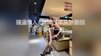 长相甜美的纹身混子小情侣，抽着小烟操着逼无套啪啪女上位狠狠操后入