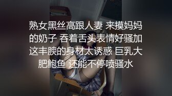 【新片速遞】  后厨操作间新来的实习生小妹⭐占着茅坑不拉屎不停地刷抖音