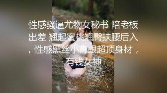 老爸醉酒后，为刺激在老爸旁边和小妈做。捂住小妈的嘴不让她叫老爸呼噜都停了