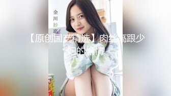 纹身巨乳美女 爽翻了