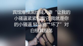   清纯大学美女玩车震被艹到尿急 在车上用袋子装尿