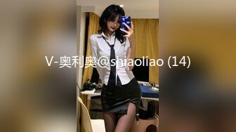 粉色头发卡哇伊眼镜萌妹子啪啪，特写深喉口交上骑乘晃动大奶，无毛逼逼掰穴特写，手指口交猛操大屁股