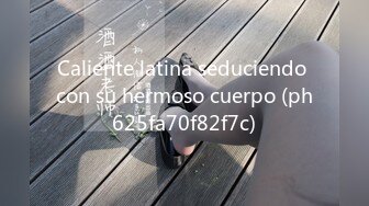 Caliente latina seduciendo con su hermoso cuerpo (ph625fa70f82f7c)