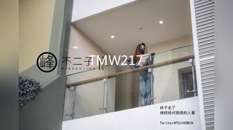 激情3P大战 两个美女换着操 【秋香】尿嘴里喝下去 (1)