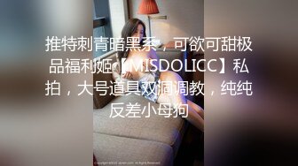  黑客破解家庭网络摄像头偷拍模特身材气质美女在家对着镜子试几十套衣服穿搭 堪比时装秀