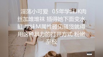 【新片速遞】潜入商场女厕拍了一个小嫩B，出来的时候刚好碰到这对夫妇 这眼神是要杀人呐！