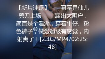 《极品CP?魔手?外购》正版4K某工厂职工女厕全景正点位置偸拍各种美女小姐姐方便~各种浑圆大屁股，看脸看双洞