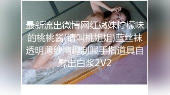 猫吃高潮。脉动女性奶油高潮的特写视图