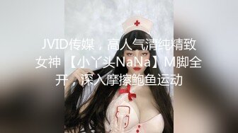  乖巧的小少妇露脸让大哥在镜头前肆意玩弄，给狼友展示逼逼舔蛋蛋吸大屌