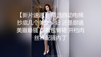 甜美牛仔短裤妹子，穿上白色网袜沙发上骑坐抽插，床上侧入大力猛操呻吟