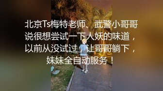 商场女厕偷拍眼镜美女尿尿B还吊着一坨白带