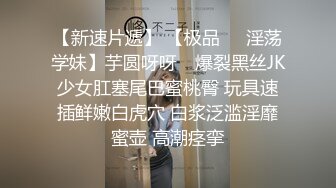  老婆正在被单男冲刺，我就站在床边一边撸着鸡巴一边给单男加油，等单男无套内射