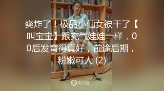 后入自家小骚货，边操还边问我操的舒不舒服